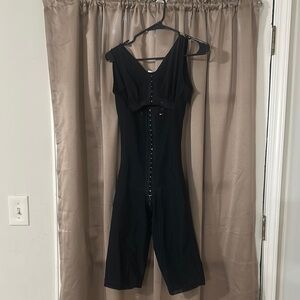 Postoperative shapes your figure  and with 3 lines of hooks